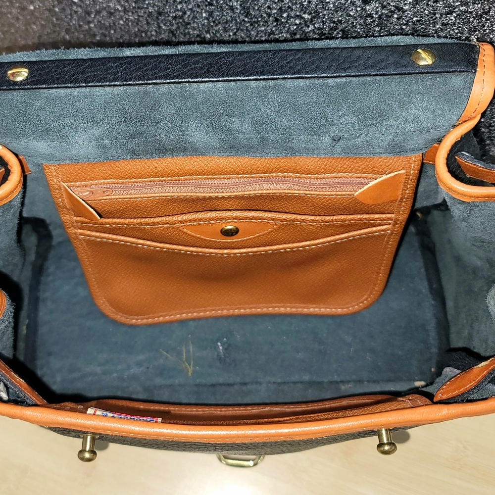 Vintage Dooney & Bourke pebbled leather carrying apparatus.
